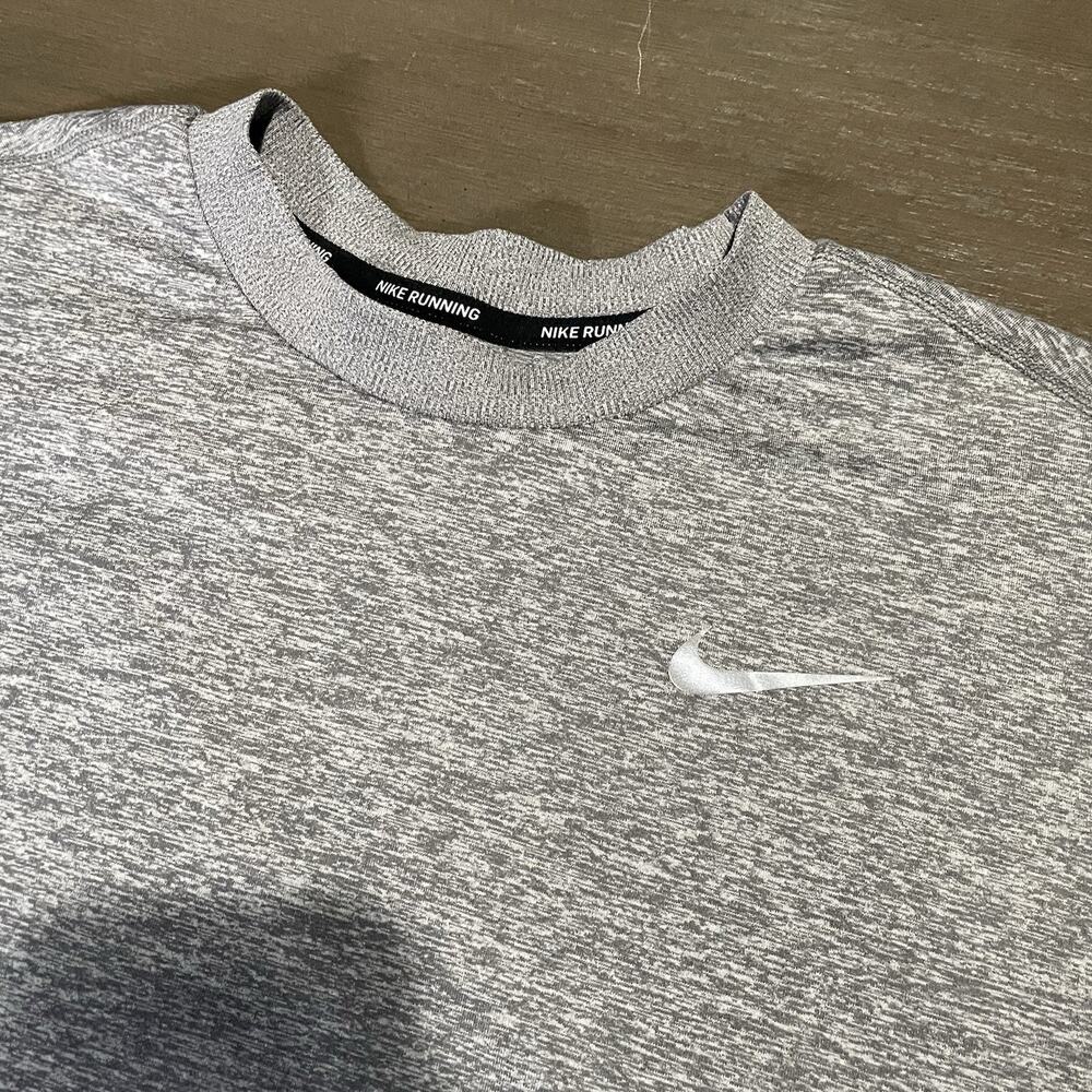 Nike Women’s Size XL Shirt Element Long Sleeve Gray Running Athletic Dri-Fit